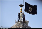 پرچم‌ متبرک حرم شاهچراغ(ع) به مسئولان هیئت‌های مذهبی شیراز اهدا شد