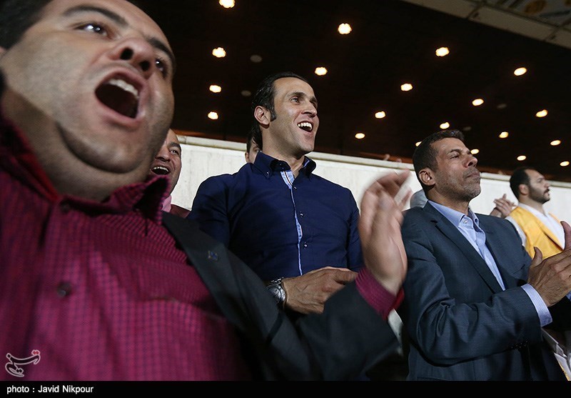 انتقاد به اخذ بلیت 100 هزارتومانی برای تماشای مسابقه فوتبال در برج میلاد