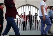 اقدام عجیب چند هوادار منتسب به پرسپولیس مقابل وزارت ورزش