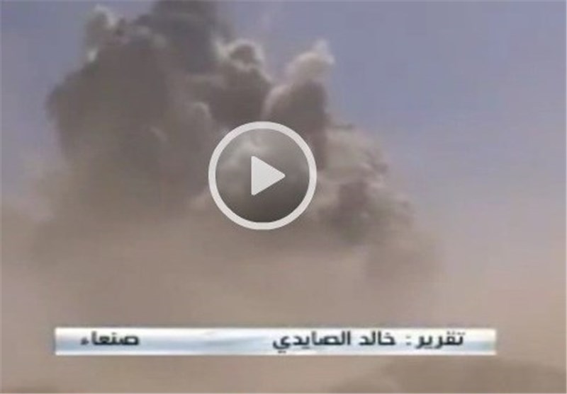 فیلم/ استفاده آل سعود از بمب فسفری در حمله به یمن