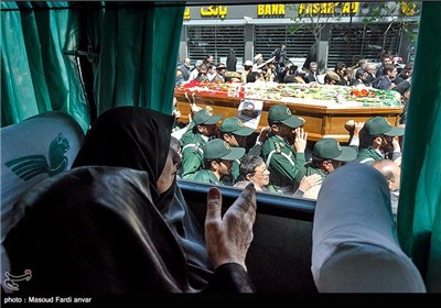 تشییع پیکر جانباز کاظم جعفرزاده در حاشیه تظاهرات روز همبستگی ملت ایران با مردم یمن - تبریز 