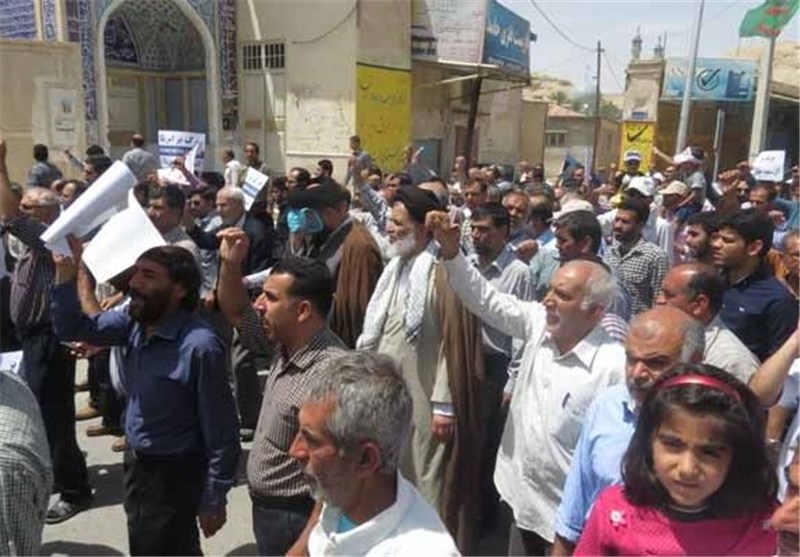 راهپیمایی نمازگزاران لارستانی در حمایت از مردم مظلوم یمن برگزار شد