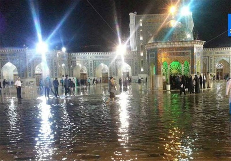 منبتی: آب‌گرفتگی رواق‌های حرم رضوی در کمتر از 2 ساعت برطرف شد + فیلم