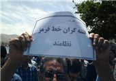 اعتراض نمازگزاران نسبت به انتصاب استاندار جدید مرکزی +تصاویر