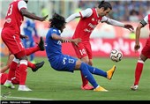 دیدار تیم‌های فوتبال استقلال و تراکتورسازی