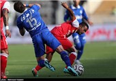 دیدار تیم‌های فوتبال استقلال و تراکتورسازی