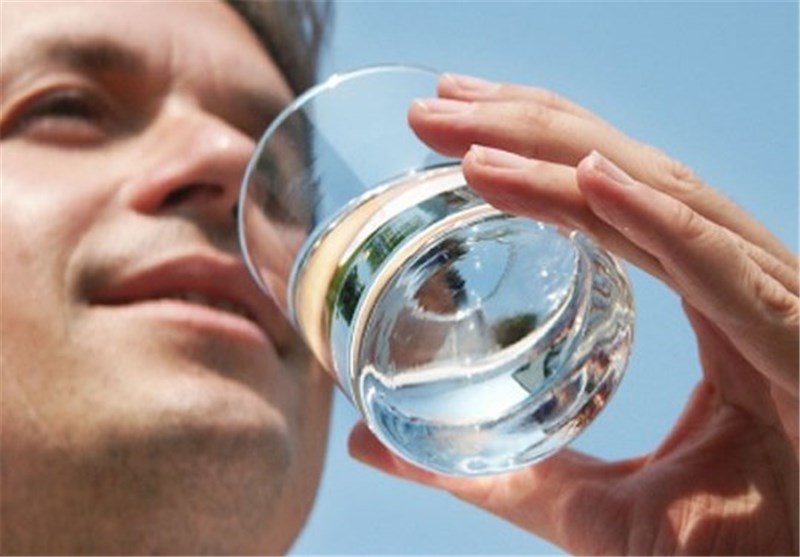 طب سنتی | توصیه به نوشیدن 8 لیوان آب در روز هیچ مستند علمی ندارد