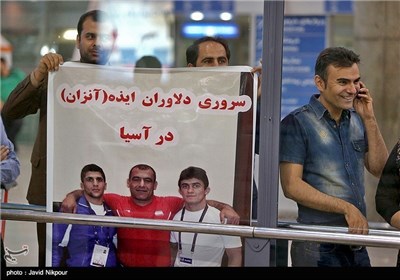 Iran Wrestling Team Returns Home