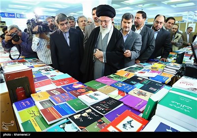 Supreme Leader Visits Tehran International Book Fair