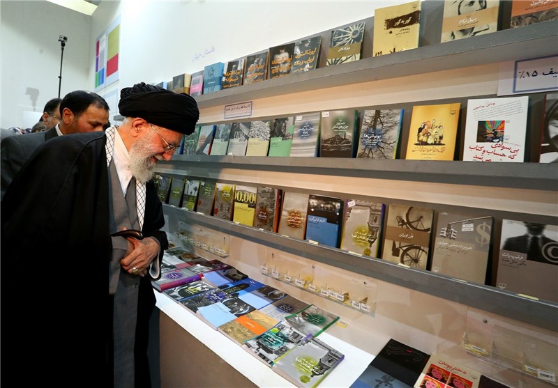 امام خامنه ای از نمایشگاه کتاب تهران بازدید کردند