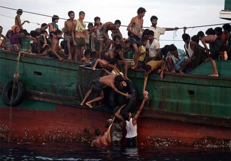 About 900 Migrants Land in Indonesia, Thailand