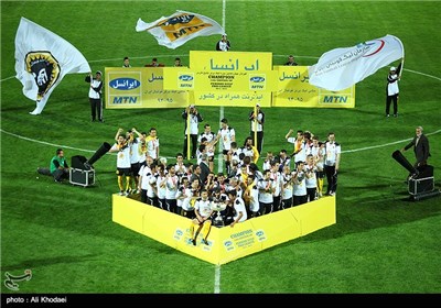 Isfahan’s Sepahan Football Team Wins Iran Pro League Trophy 