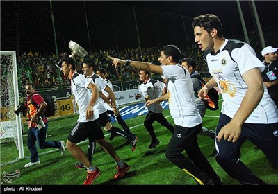 Isfahan’s Sepahan Football Team Wins Iran Pro League Trophy 