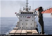 تخلیه محموله کشتی نجات در بندر جیبوتی
