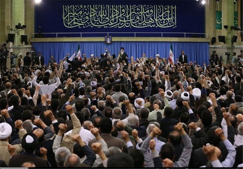 جمعی از کارگران کرمانشاهی با مقام معظم رهبری دیدار می‌کنند