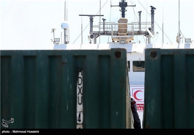 سفينة انقاذ التي تحمل مساعدات انسانية للشعب اليمني في خليج عدن