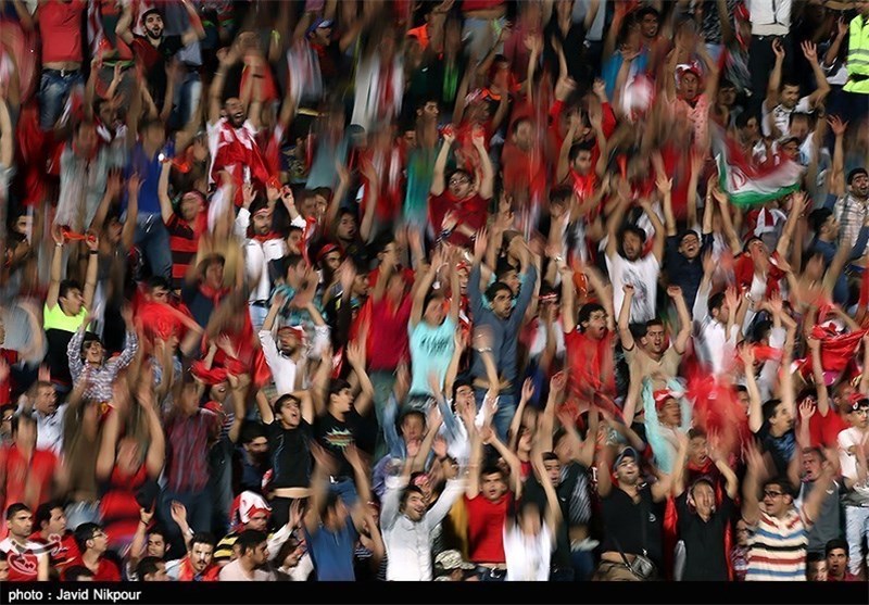 جشن پرسپولیسی‌ها در تبریز؛ هواداران گسترش فولاد استادیوم را ترک کردند