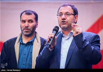 سیدنظام‌الدین موسوی مدیرعامل خبرگزاری فارس و مسعود ده‌نمکی در جشن دو سالگی مجموعه طنز دکتر سلام