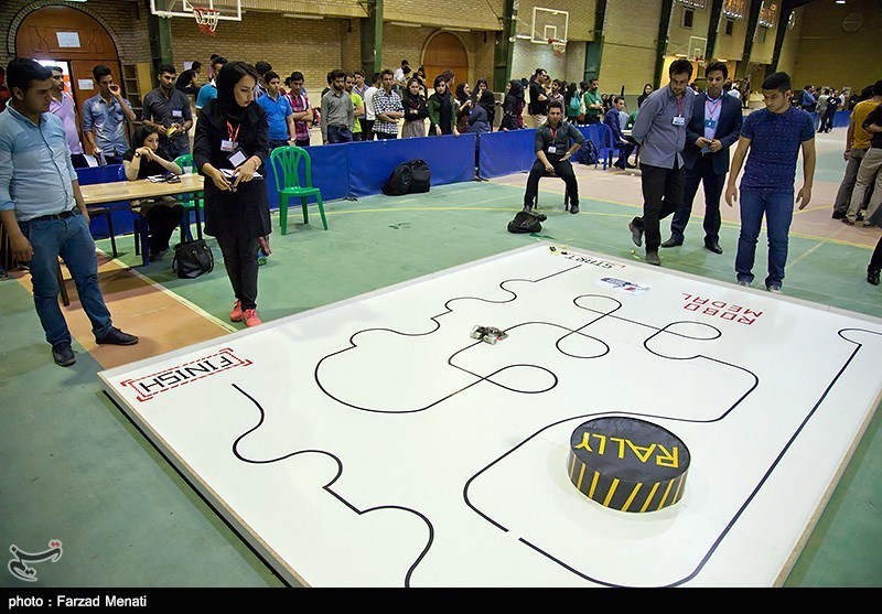 مسابقات کشوری رباتیک در اصفهان آغاز شد/ حضور 9 لیگ دانش‌آموزی در مسابقات