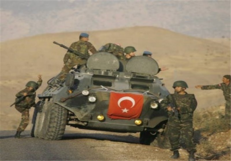 ترکیا تنشر مدرعات وجنود على طول الحدود مع سوریا