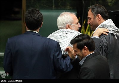 خروج ظریف وزیر امورخارجه از صحن مجلس شورای اسلامی
