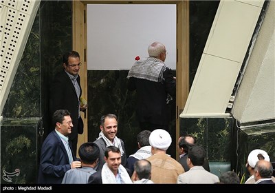 خروج ظریف وزیر امورخارجه از صحن مجلس شورای اسلامی
