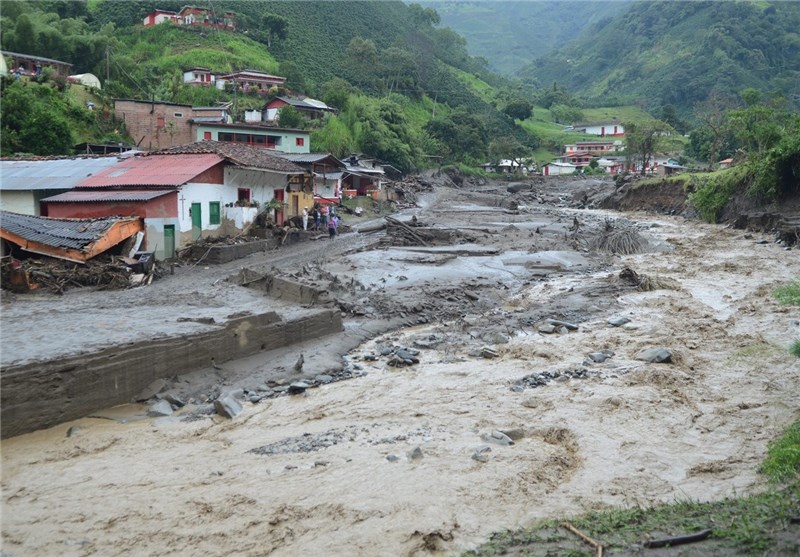 China Evacuates Thousands After Floods Threaten Villages