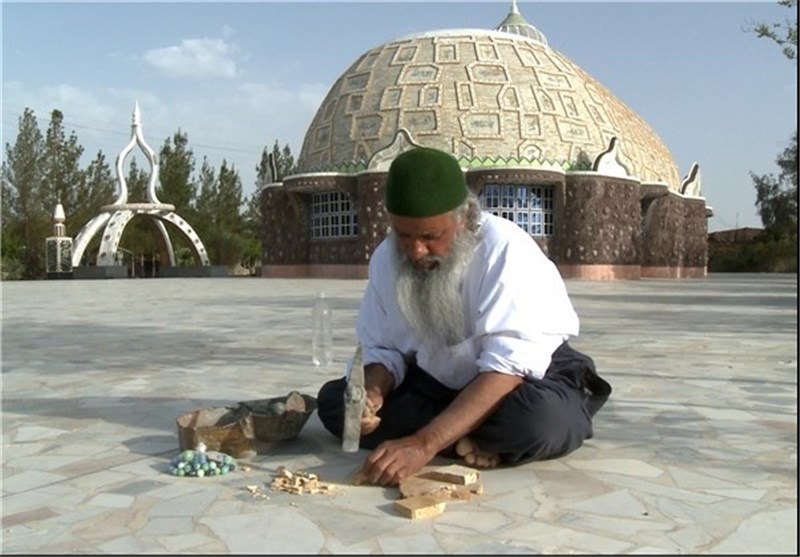 ماجرای ساخت مسجد با سنگریزه در کویر خشک از تلویزیون