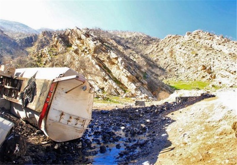 واژگونی تریلر حامل اسید سولفوریک در محور پلدخترـ خرم‌آباد/خاک منطقه آلوده شد