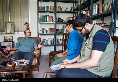 پیام دهکردی کارگردان نمایش هیچکس نبود بیدارمان کند