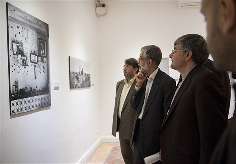 بازدید حدادعادل از نمایشگاه «آزادسازی خرمشهر» در خانه هنرمندان