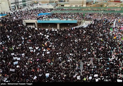 مشهد المقدسة تشهد تجمعا جماهیریا کبیرا تحت شعار 