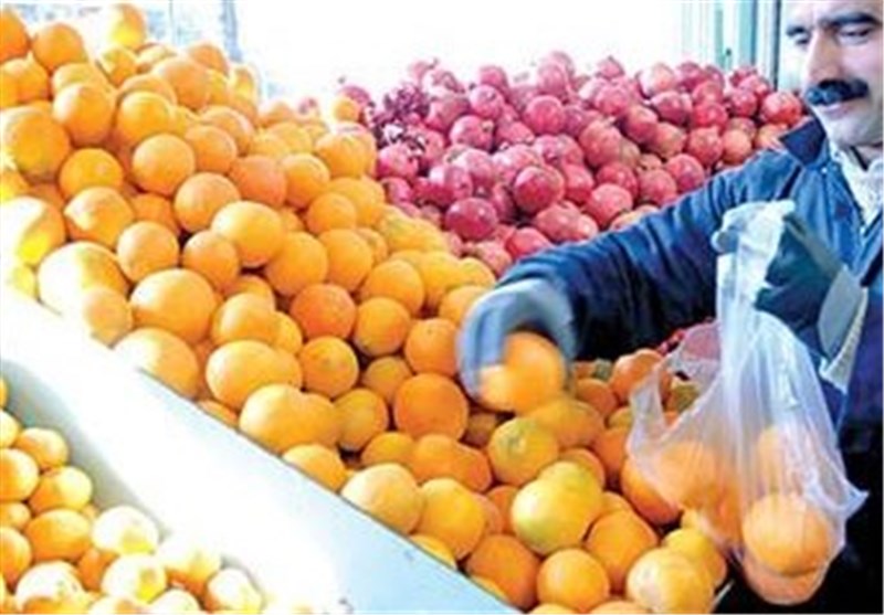 کوپه‌فروشان بازار میوه را در دست می‌گیرند