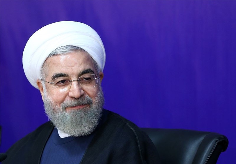 هفته‌نامه کارگزاران: محبوبیت حسن روحانی به زیر 50 درصد رسید