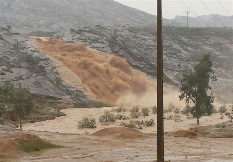 بارش شدید باران برق 4 روستای شهرستان پلدختر را قطع کرد