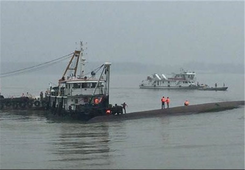 قایقی با 450 مسافر در رودخانه یانگ تسه چین غرق شد