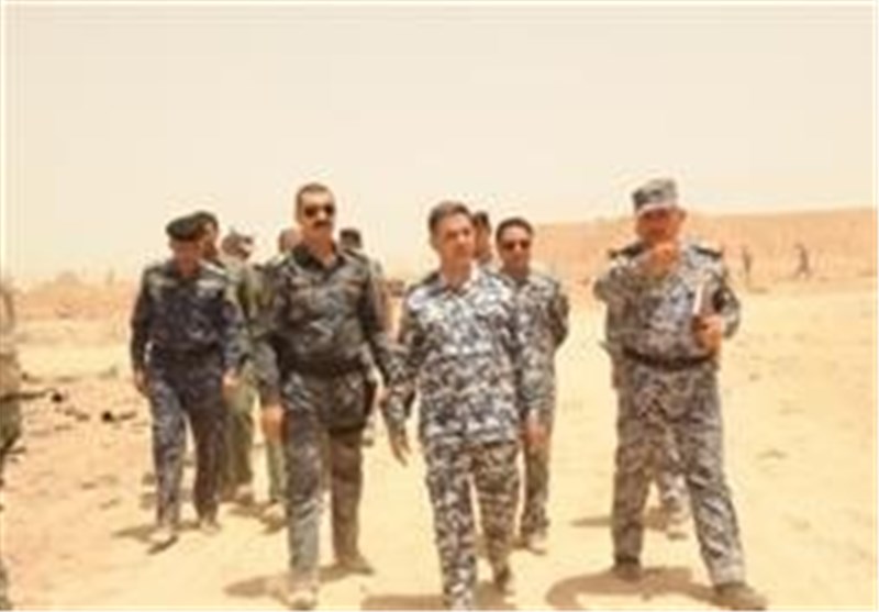 بازدید وزیر کشور عراق از مناطق عملیاتی در استان صلاح الدین