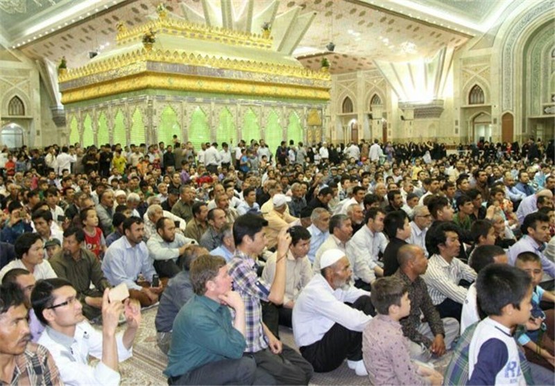 تجمع بزرگ مهاجرین افغانستانی در حرم امام خمینی(ره)