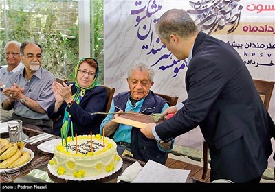 عزت‌الله انتظامی در جشن تولد هنرمندان پیشکسوت متولد خرداد ماه
