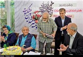 داوود فتحعلی بیگی و عزت‌الله انتظامی در جشن تولد هنرمندان پیشکسوت متولد خرداد ماه