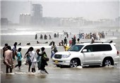 گرما هشدار مقامات پاکستان مبنی بر عدم ورود به سواحل کراچی را ذوب کرد + تصاویر