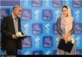 تقدیر از نیکی کریمی و منوچهر محمدی اعضای هیئت داوران بخش بین‌الملل سی‌وسومین جشنواره فیلم فجر