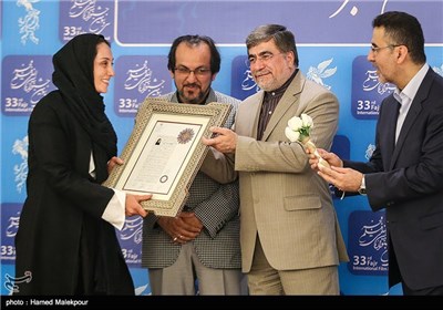 اعطای گواهینامه درجه یک هنری به هدیه تهرانی بازیگر سینما، تئاتر و تلویزیون توسط علی جنتی وزیر فرهنگ و ارشاد