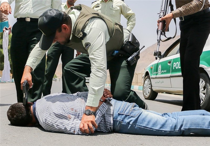 سارق درون‌خودرو با 38 فقره سرقت در شیراز دستگیر شد‌
