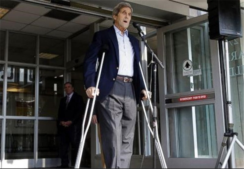 جان کری پس از ترخیص از بیمارستان + عکس