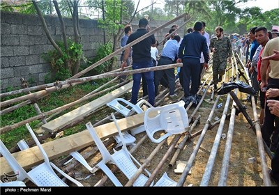 متاسفانه با شکستن ناگهانی داربست ها در پایان جشن عده ای از تماشاگران مجروح شدند