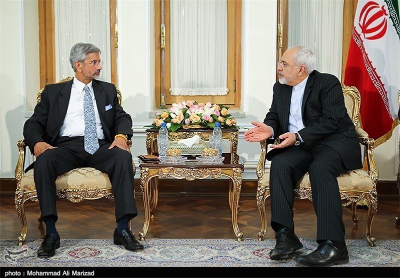 Iranian FM Urges Int&apos;l Community to Play Role in Nuclear Talks