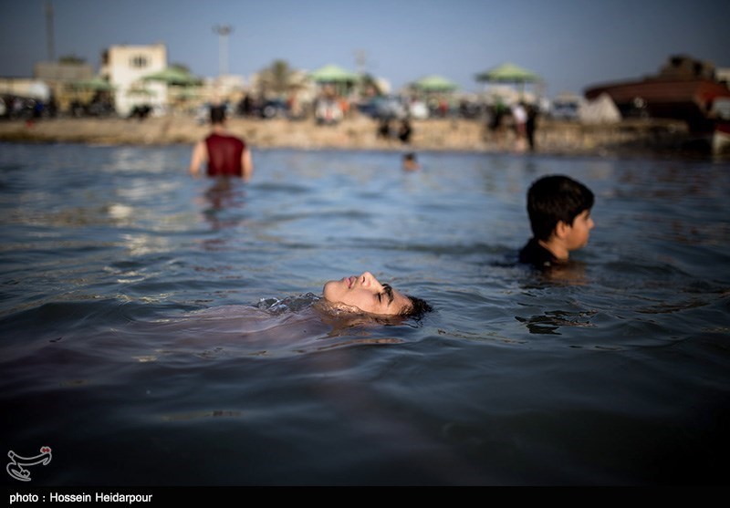 2600 غریق از امواج مرگبار خزر در ساحل مازندران نجات یافتند