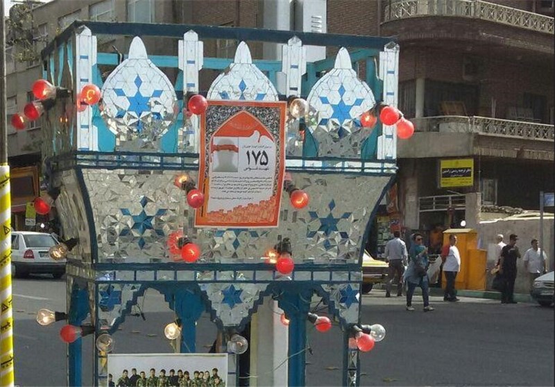 میدان امام خمینی شهر بیرجند به تصاویر شهدای انقلاب مزین می‌شود