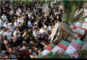 کاروان شهدای غواص و خط شکن در میدان امام اصفهان مستقر می‌شود